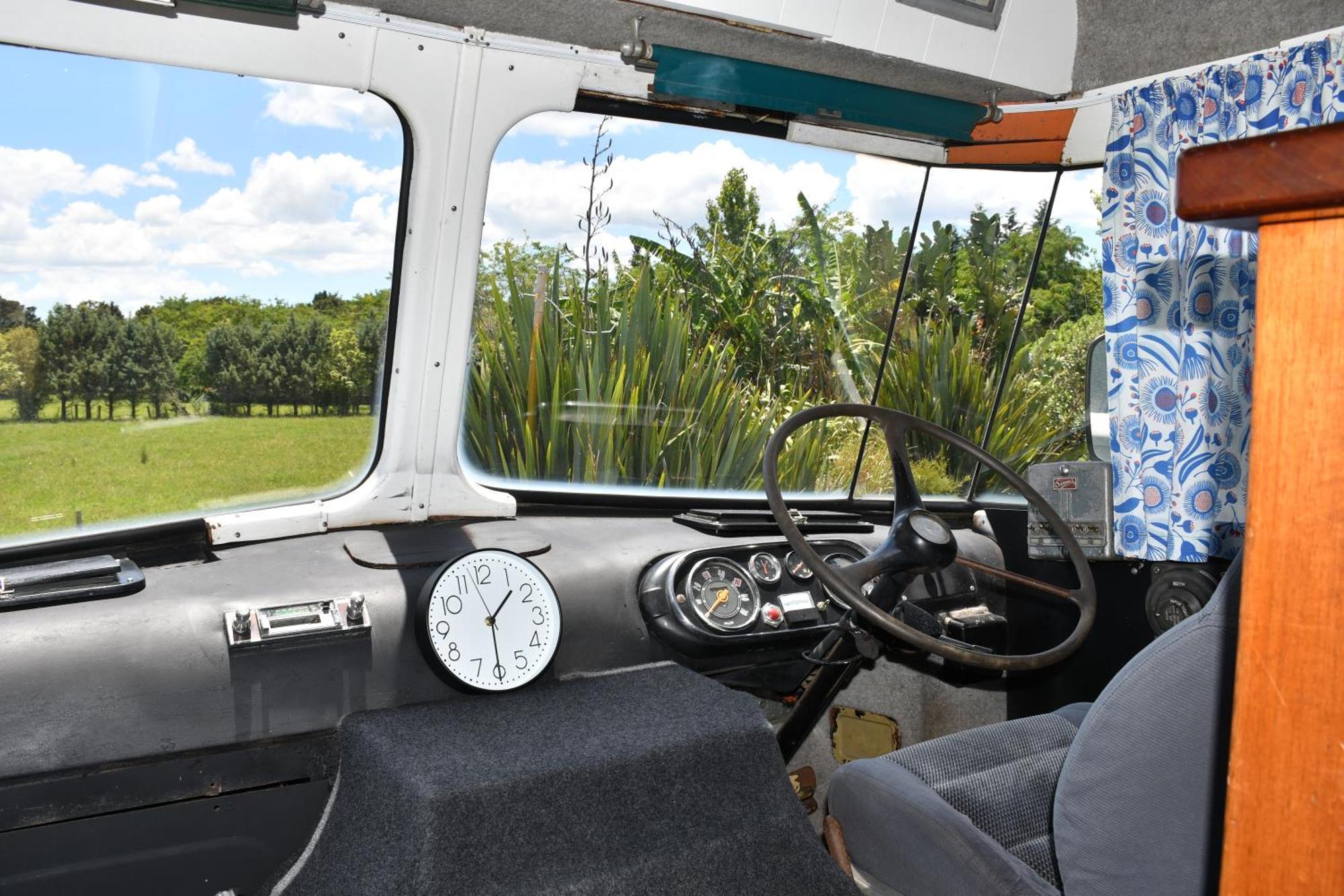 Evi The School Bus At Oromahoe Downs Farm Puketona Екстериор снимка