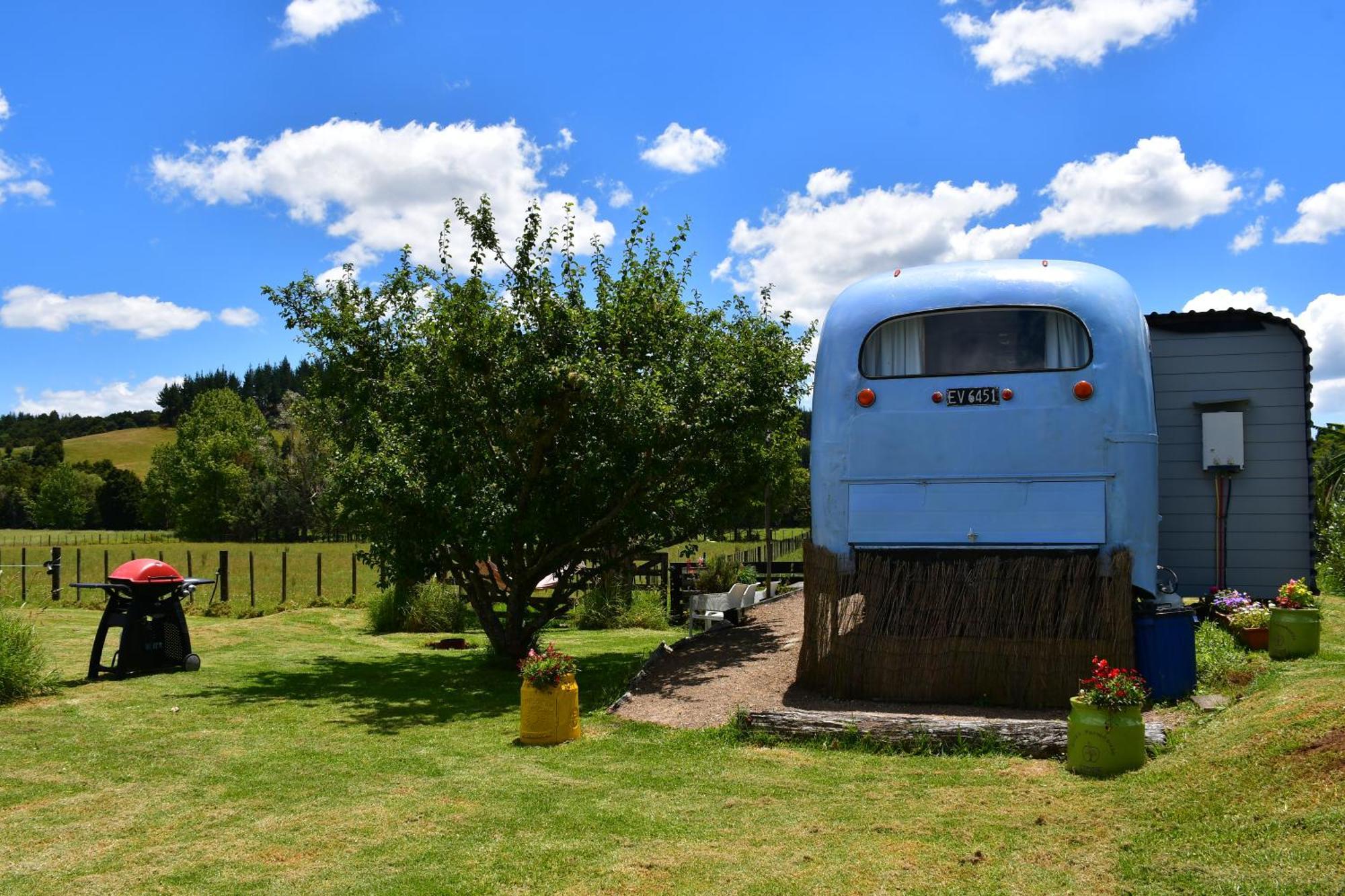 Evi The School Bus At Oromahoe Downs Farm Puketona Екстериор снимка