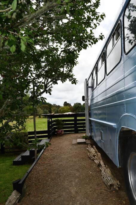 Evi The School Bus At Oromahoe Downs Farm Puketona Екстериор снимка
